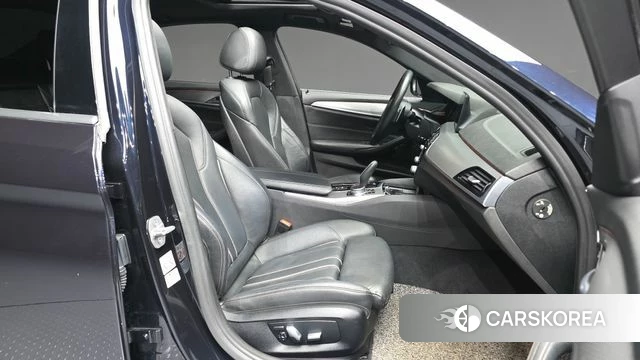 BMW 5 Series (G30) 2018 Синий из Кореи, фото 2