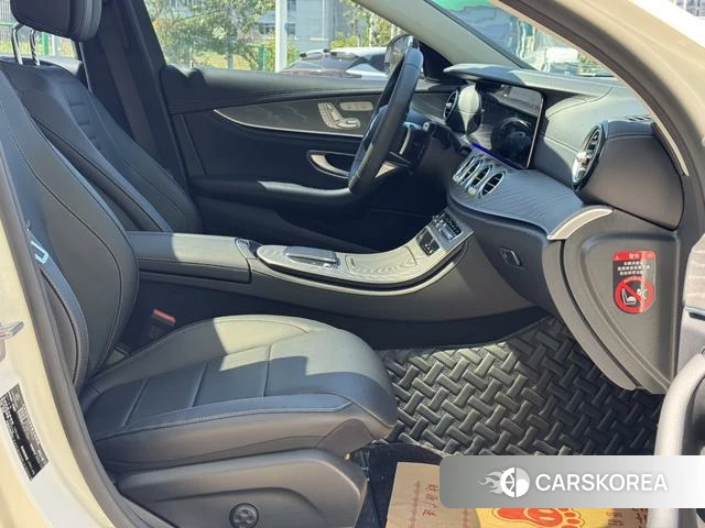 Mercedes-Benz E-class 2023 Белый из Китая, фото 2