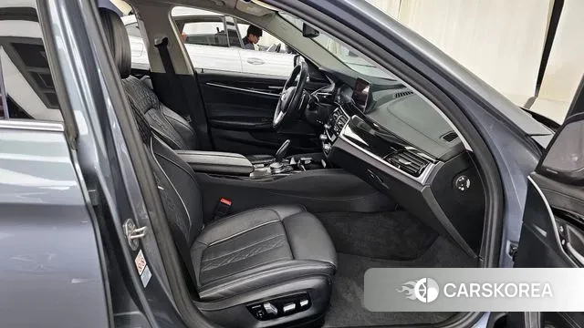 BMW 5 Series (G30) 2020 Серый из Кореи, фото 2