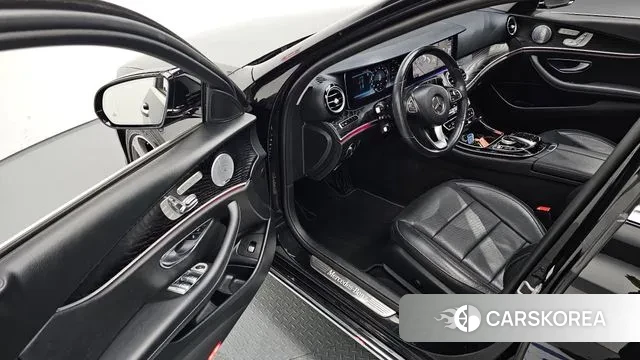 Mercedes-Benz E-Class W213 2018 Черный из Кореи, фото 2