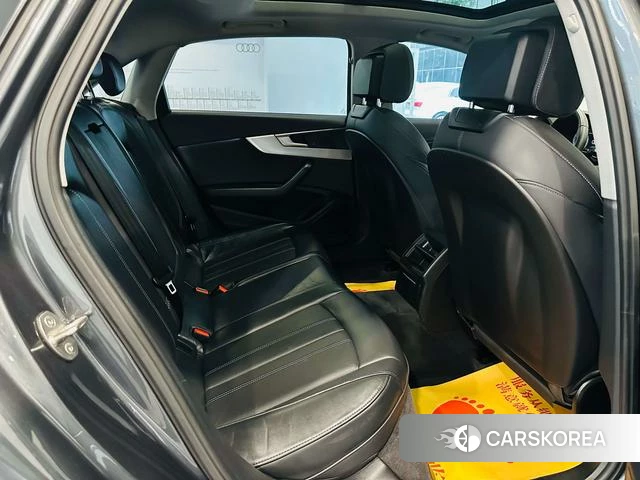 Audi A4L 2022 Темно-серый из Китая, фото 2