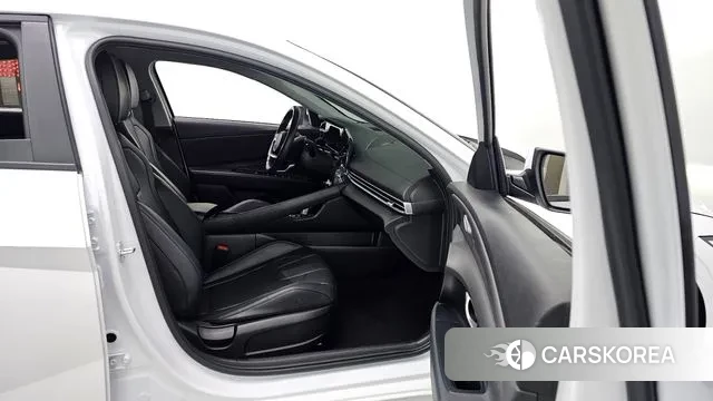 Hyundai The New Avante (CN7) 2023 Белый из Кореи, фото 2