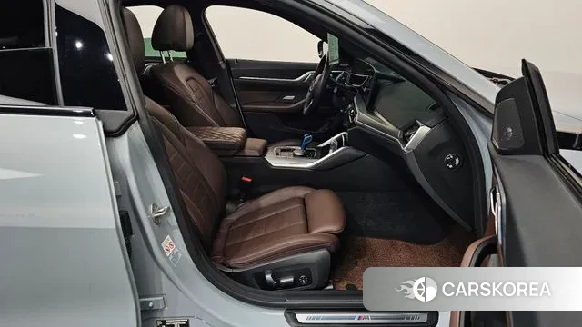 BMW i4 2022 Небесно-голубой из Кореи, фото 2