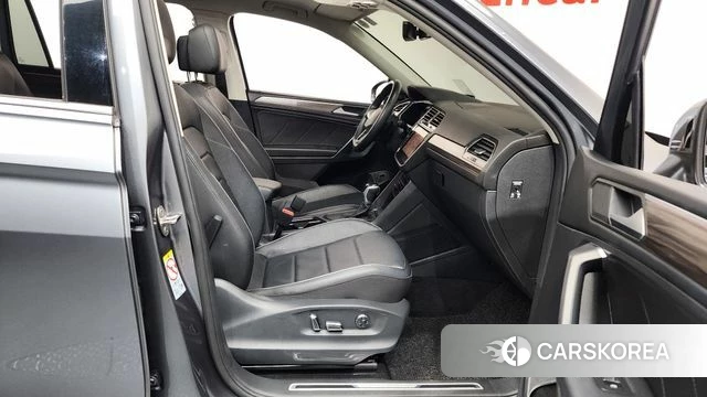 Volkswagen Tiguan Allspace 2022 Серый из Кореи, фото 2