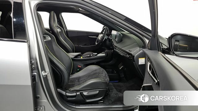 Kia EV6 2022 Серебристо-серый из Кореи, фото 2