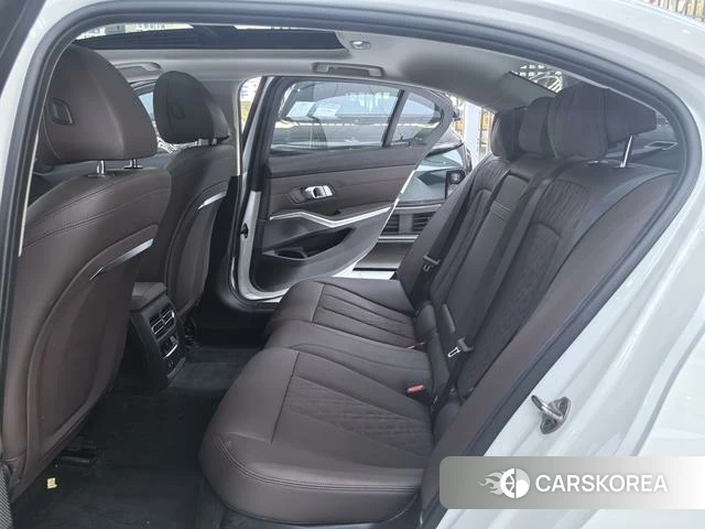 BMW 3 series 2023 Белый из Китая, фото 2