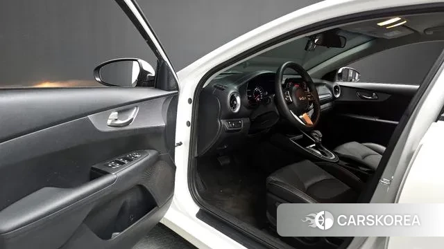 Kia The New K3 2nd generation 2021 Белый из Кореи, фото 2