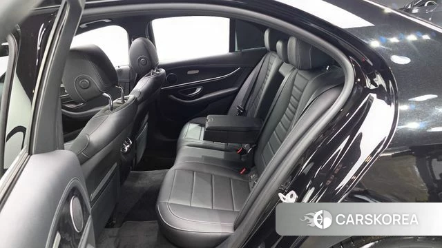 Mercedes-Benz E-Class W213 2023 Черный из Кореи, фото 2