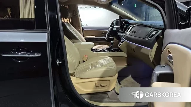 Kia The New Carnival 2019 Серебряный двухцветный из Кореи, фото 2