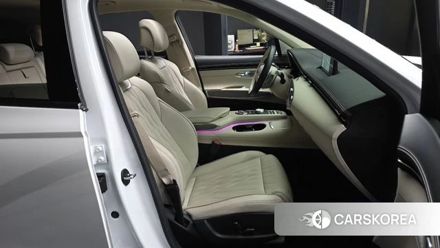 Genesis GV70 2024 Белый из Кореи, фото 2