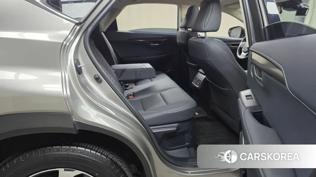 Lexus NX300h 2021 Серебряный из Кореи, фото 2