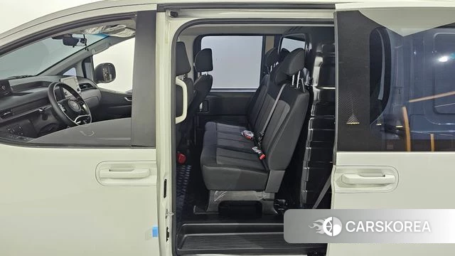 Hyundai Staria 2023 Белый из Кореи, фото 2
