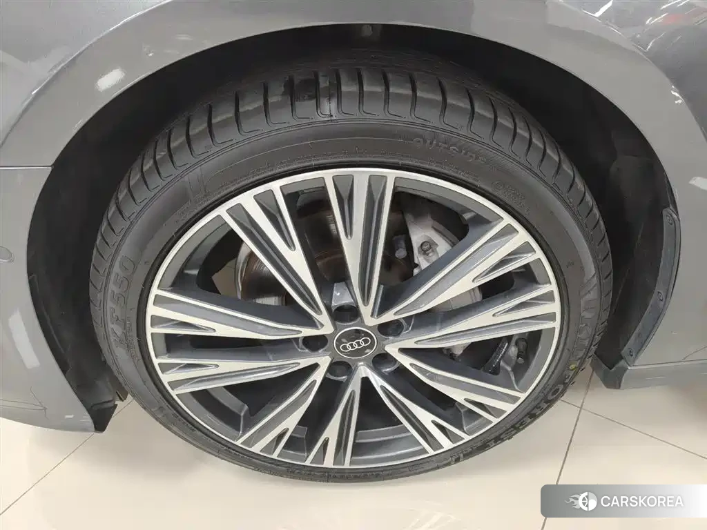 Audi A6L 2022 Silver/gray из Китая, фото 2