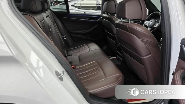 BMW 5 Series (G30) 2023 Белый из Кореи, фото 2