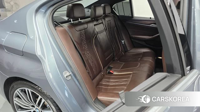 BMW 5 Series (G30) 2020 Небесно-голубой из Кореи, фото 2