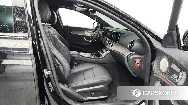 Mercedes-Benz E-Class W213 2023 Черный из Кореи, фото 2