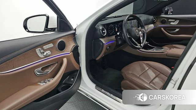 Mercedes-Benz E-Class W213 2022 Белый из Кореи, фото 2