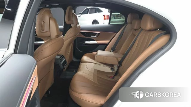 Mercedes-Benz E-Class W214 2025 Белый из Кореи, фото 2