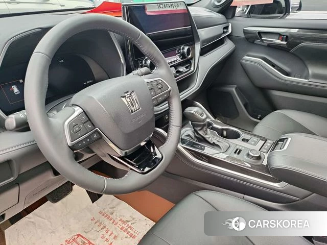 Toyota Crown Lufang 2023 Белый из Китая, фото 2