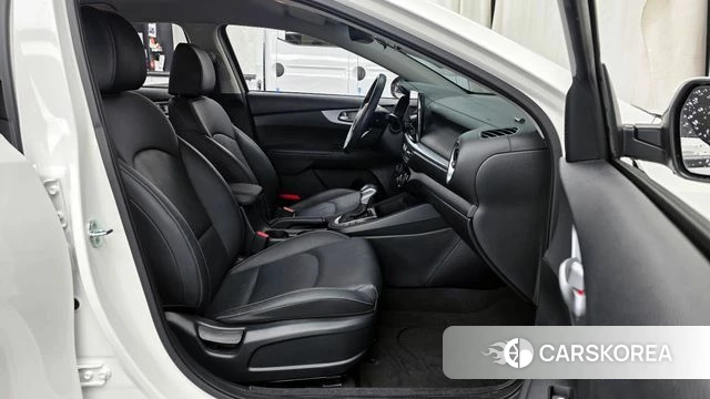 Kia The New K3 2nd generation 2022 Белый из Кореи, фото 2