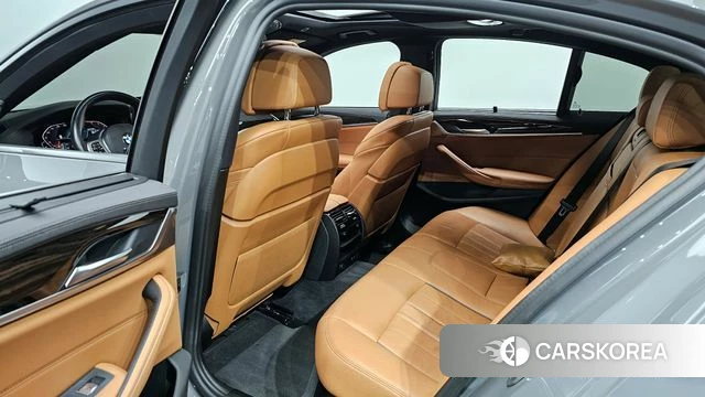 BMW 5 Series (G30) 2022 Серебристо-серый из Кореи, фото 2