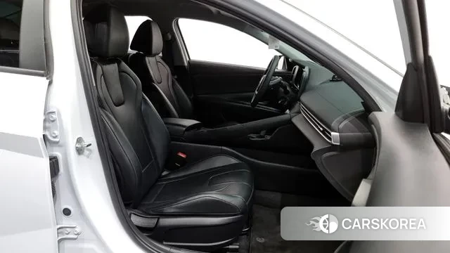 Hyundai Avante Hybrid (CN7) 2022 Белый из Кореи, фото 2