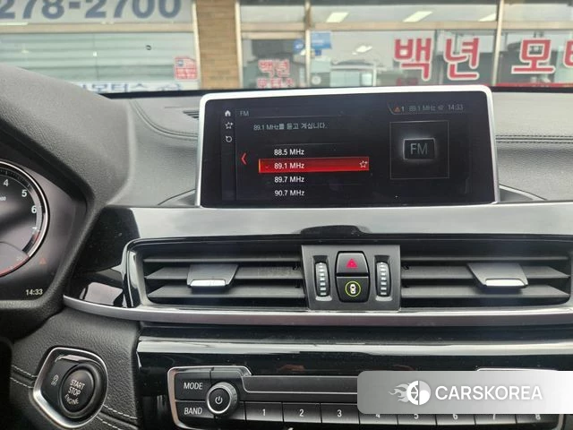 BMW X1 (F48) 2022 Черный из Кореи, фото 2