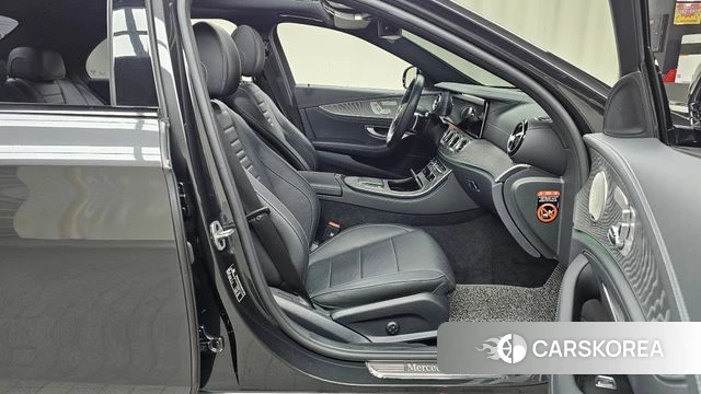 Mercedes-Benz E-Class W213 2023 Серый из Кореи, фото 2