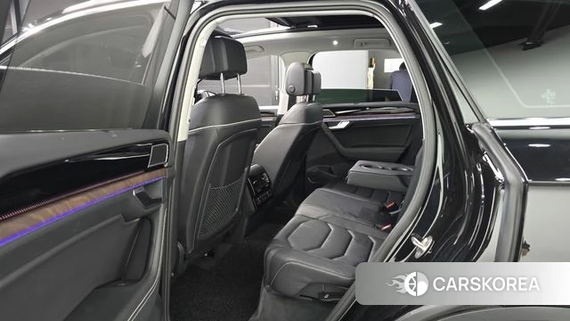 Volkswagen Touareg 3rd generation 2024 Черный из Кореи, фото 2