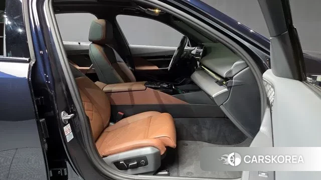 BMW 5 Series (G60) 2024 Синий из Кореи, фото 2