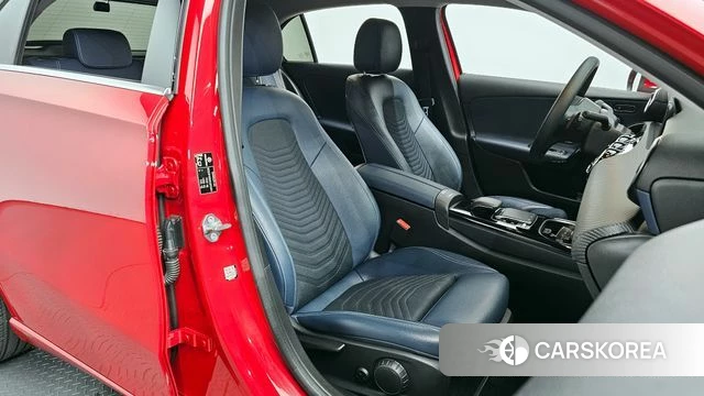 Mercedes-Benz A-Class W177 2019 Красный из Кореи, фото 2