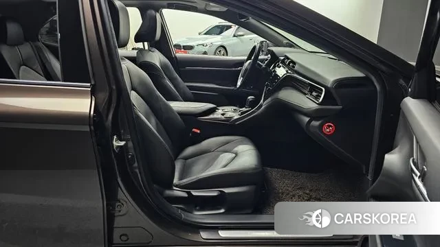 Toyota Camry (XV70) 2019 Песочный из Кореи, фото 2