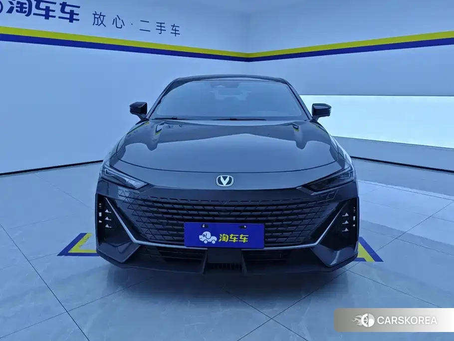 Chang'an UNI-V 2024 Silver/gray из Китая, фото 2