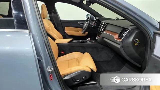 Volvo XC60 second Generation 2023 Серый из Кореи, фото 2