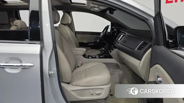 Kia The New Carnival 2018 Серебряный из Кореи, фото 2