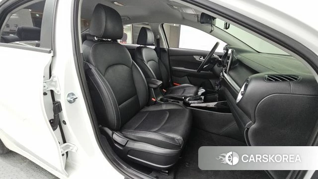 Kia The New K3 2nd generation 2023 Белый из Кореи, фото 2