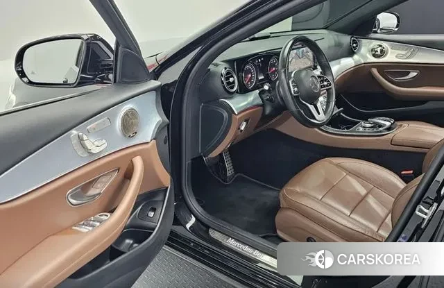 Mercedes-Benz E-Class W213 2020 Черный из Кореи, фото 2