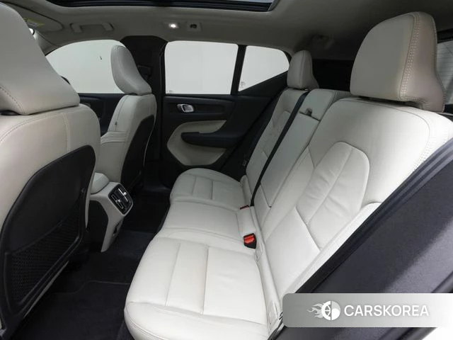 Volvo XC40 2022 Белый из Кореи, фото 2