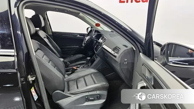 Volkswagen Tiguan second Generation 2020 Черный из Кореи, фото 2