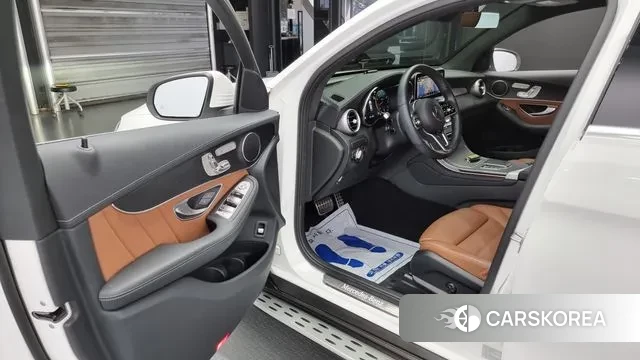 Mercedes-Benz GLC-Class X253 2023 Белый из Кореи, фото 2