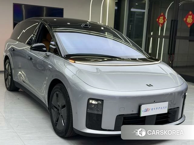 Ideal car Ideal i8 2025 Серебристо-серый из Китая, фото 2