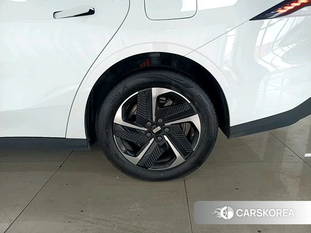 Geely Galaxy Galaxy L6 2024 Белый из Китая, фото 2