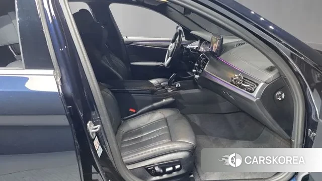 BMW 5 Series (G30) 2023 Черный из Кореи, фото 2