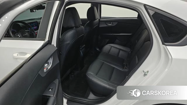 Kia The New K3 2nd generation 2022 Белый из Кореи, фото 2