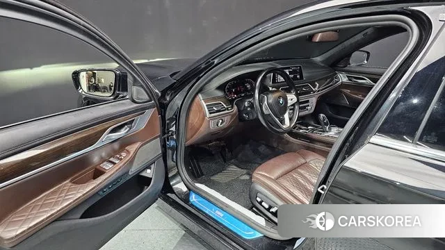 BMW 7 Series (G11) 2021 Черный из Кореи, фото 2