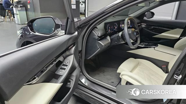 BMW 5 Series (G60) 2024 Серый из Кореи, фото 2