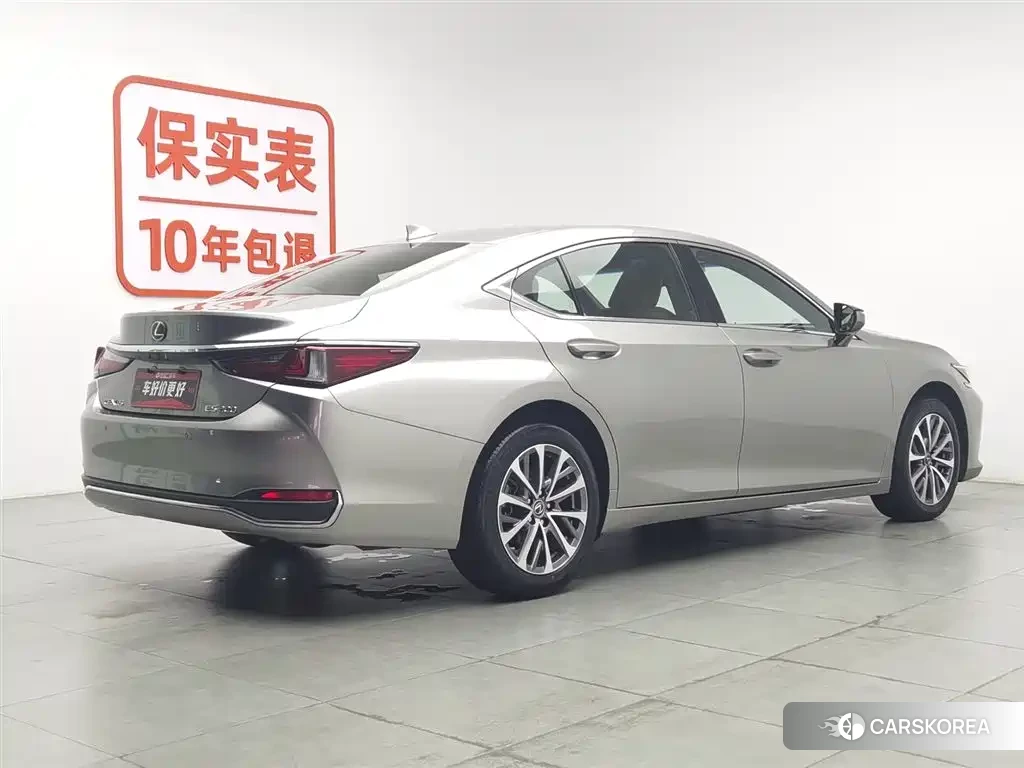 Lexus ES 2021 Silver/gray из Китая, фото 2