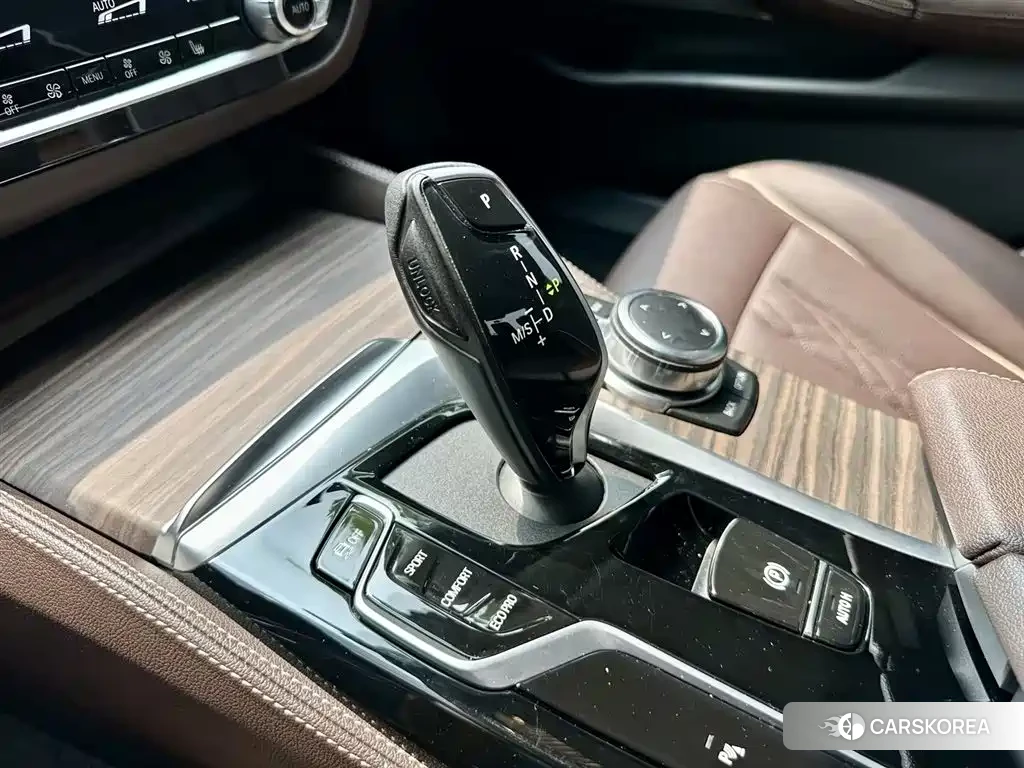 BMW 5 series 2022 Черный из Китая, фото 2