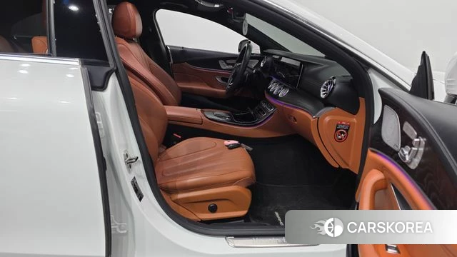 Mercedes-Benz CLS-Class C257 2023 Белый из Кореи, фото 2