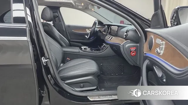 Mercedes-Benz E-Class W213 2019 Черный из Кореи, фото 2